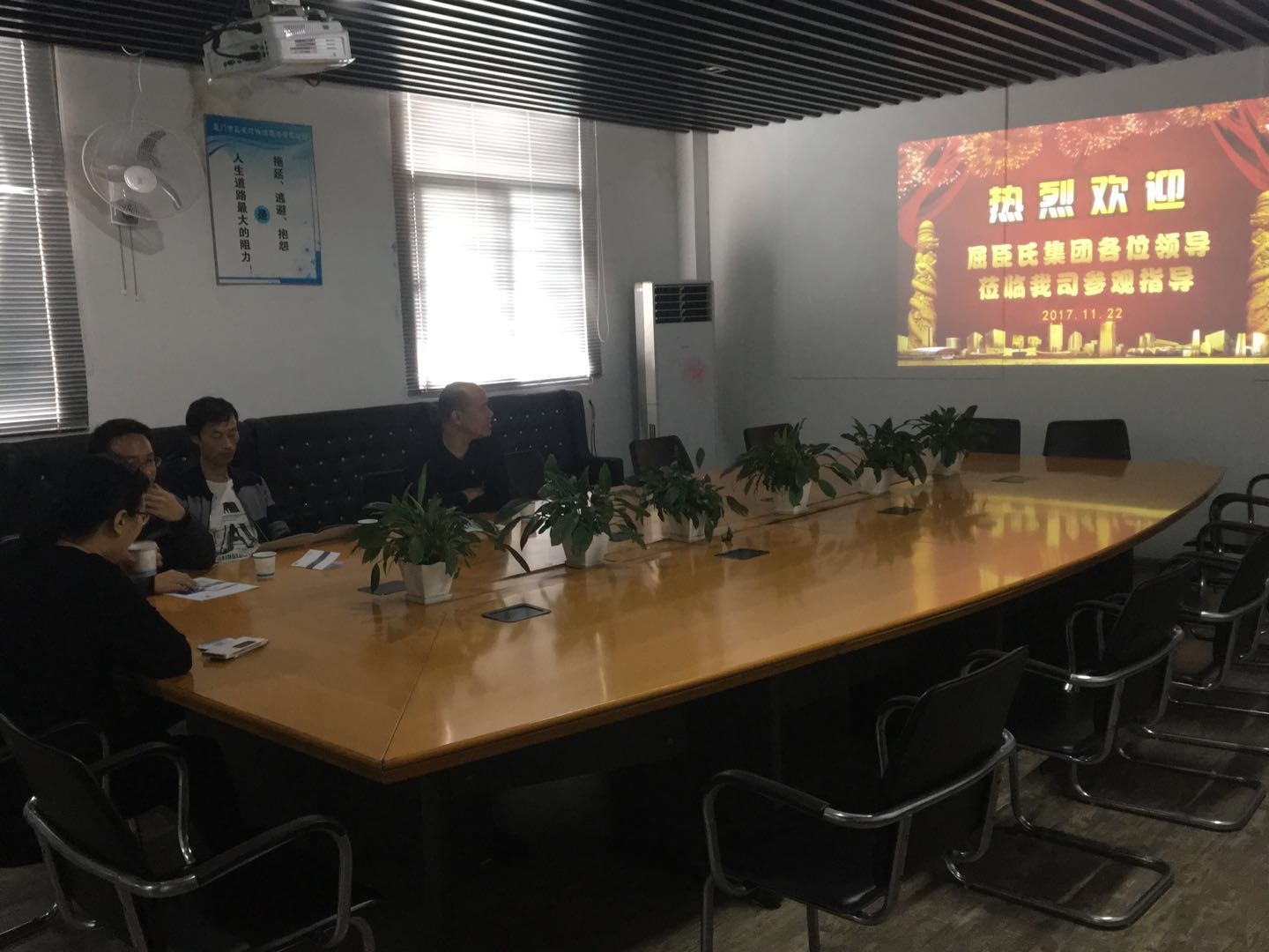 �y�������������������